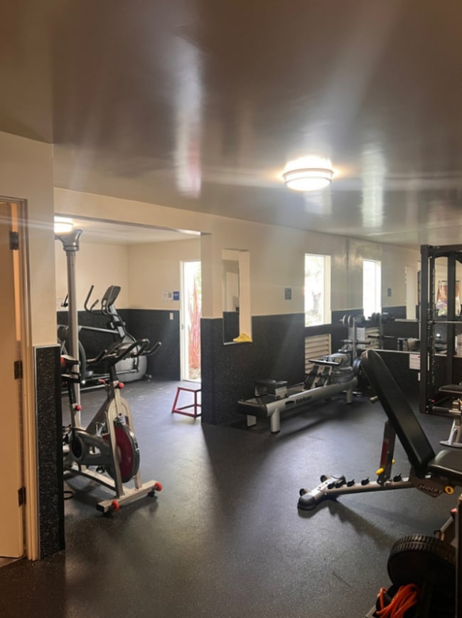 Building Photo - 1 bed/ 1 bath Condo in Goleta-Eucalyptus Grove HOA