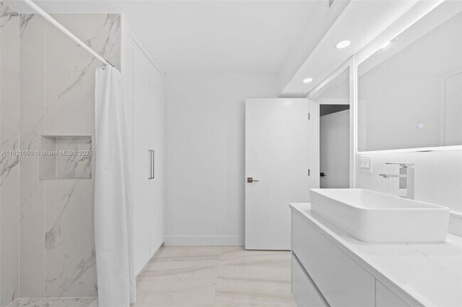 Building Photo - 230 174th St