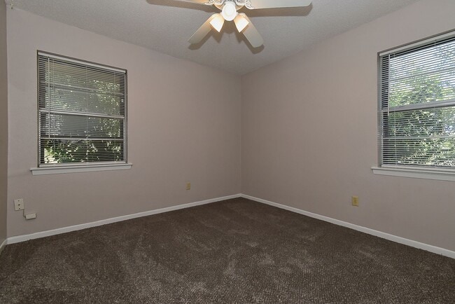 Building Photo - 1208 Yellowstone St