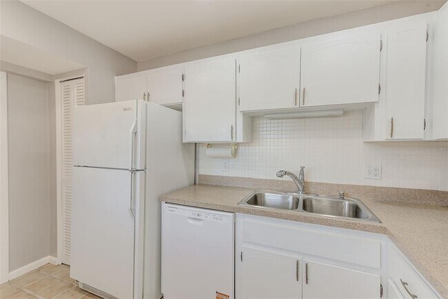 Building Photo - 10280 Imperial Point Dr W