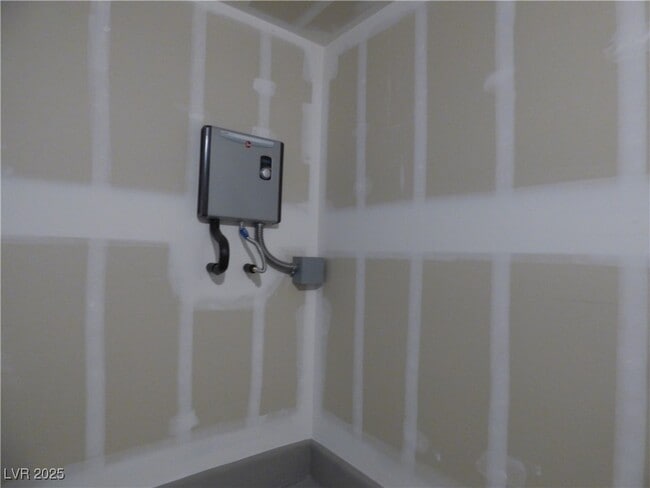 Building Photo - 9428 Emerald Mesa St