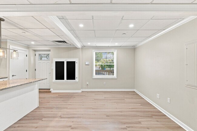 Building Photo - 324 Essex St