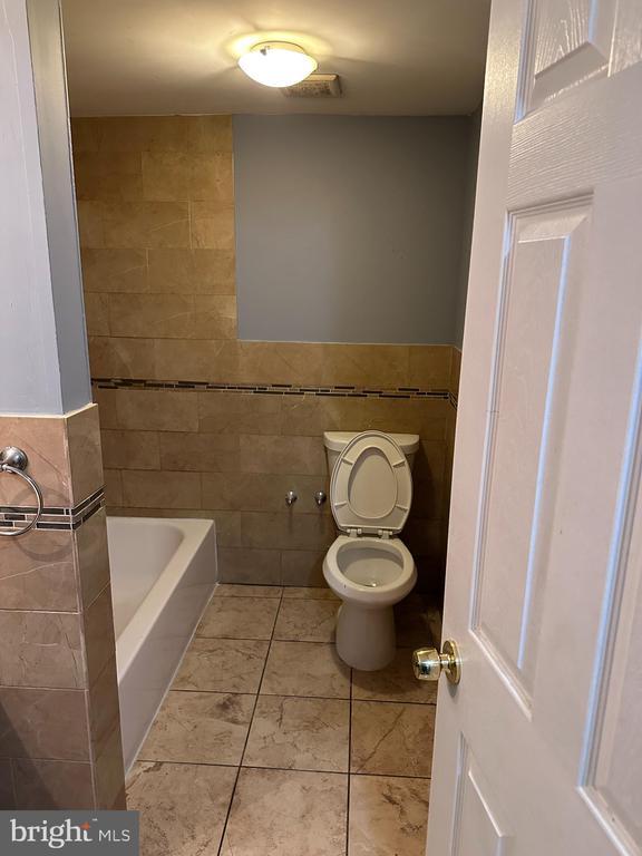 Building Photo - 7000 Forrest Ave