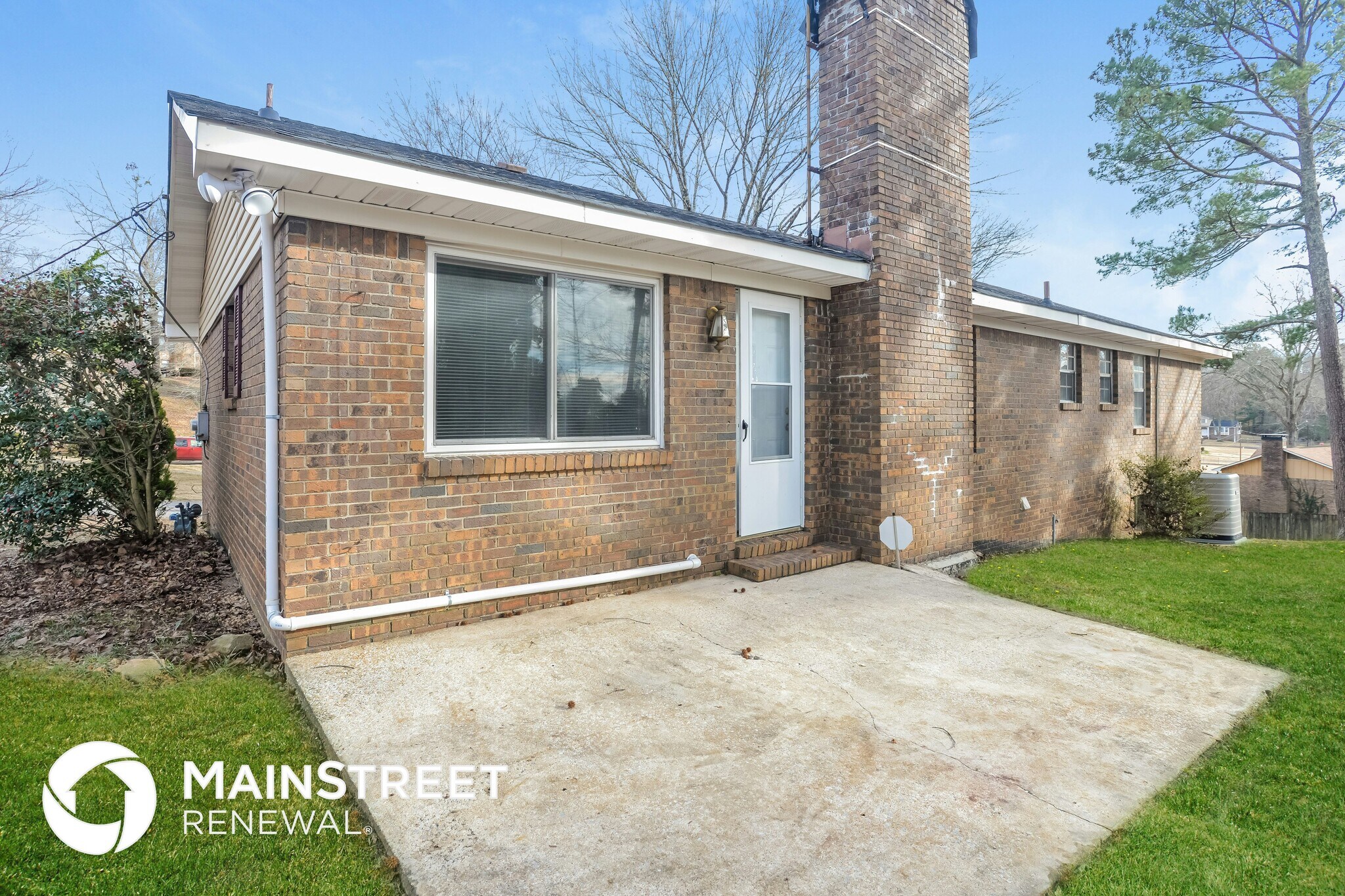 Building Photo - 2026 Sprucewood Pl