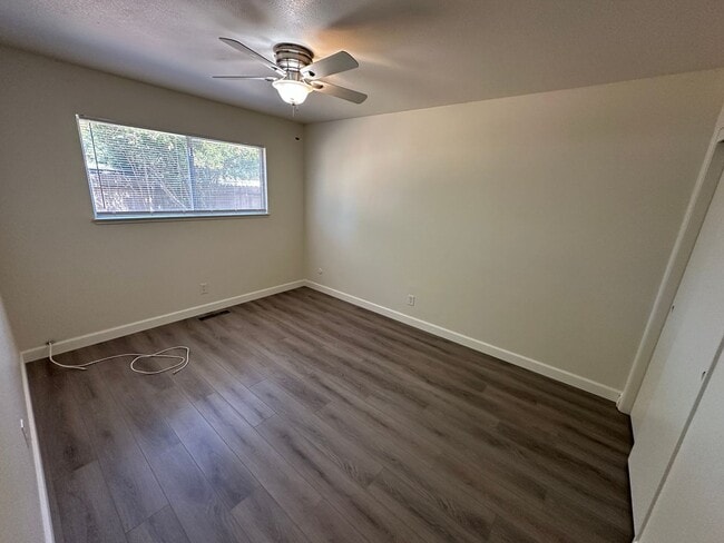 Building Photo - 1321 Palomar Way