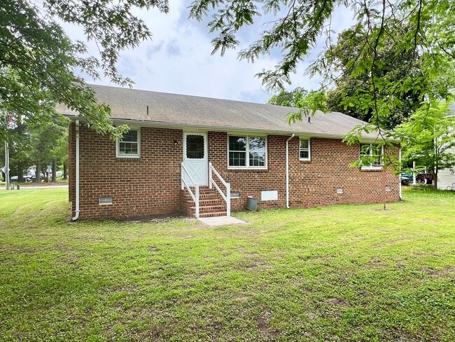 Building Photo - 3bdr 2bth home in the heart of Poquoson