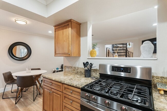 Building Photo - Furnished 3BR PB Gem – Walk to Beach & Bay