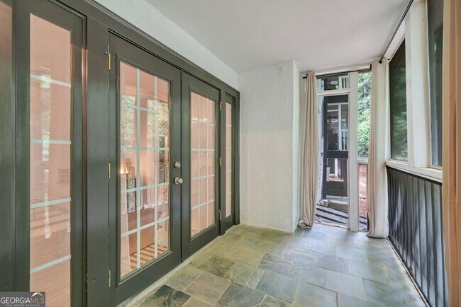 Building Photo - 1445 Monroe Dr NE