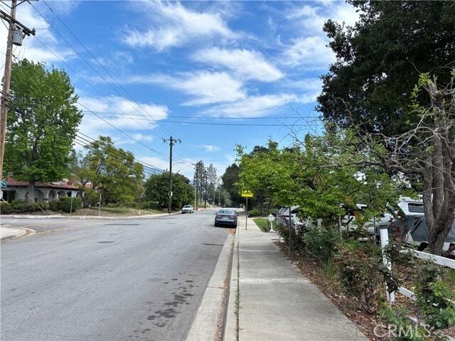 Building Photo - 130 E Sycamore Ave