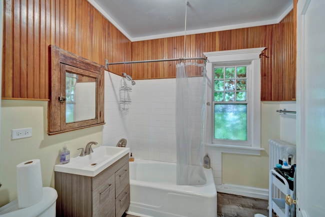 Building Photo - 826 Hamlin St