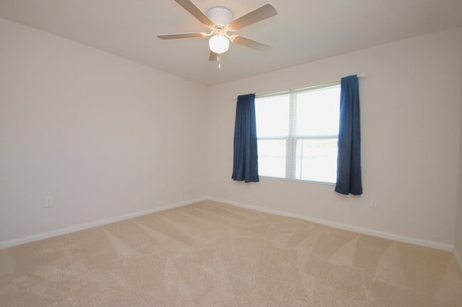 Building Photo - Spacious 5-Bedroom Home Near NAS with Move...