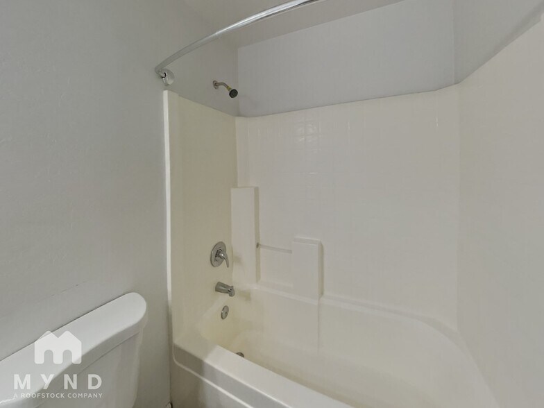 Building Photo - 3412 W Fraktur Rd