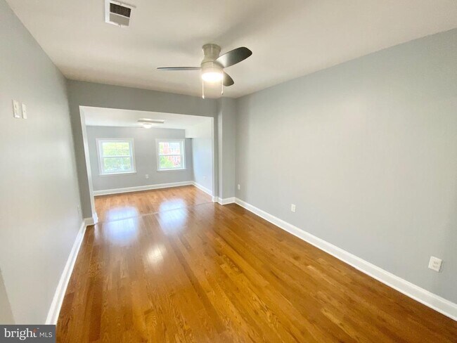 Building Photo - 1318 Ingraham St NW