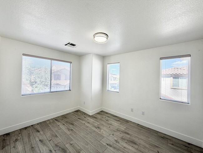Building Photo - 5863 Rose Tiara Dr