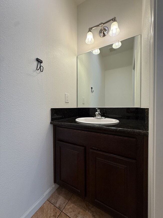 Building Photo - Centrally Located Large Two Story Home on ...