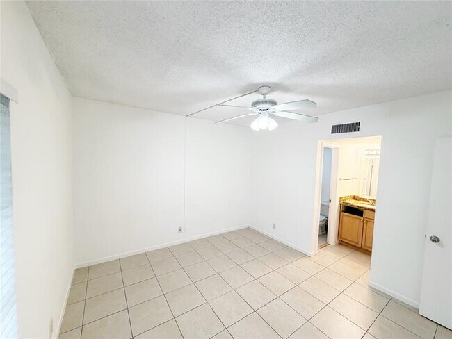 Building Photo - 640 NW 13th St