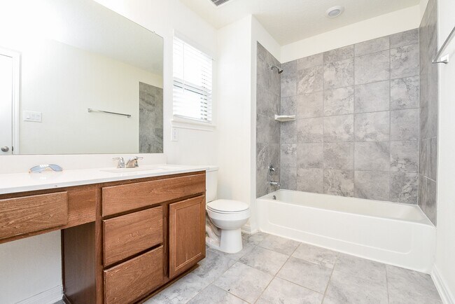 Building Photo - 15102 Darbydale Dr