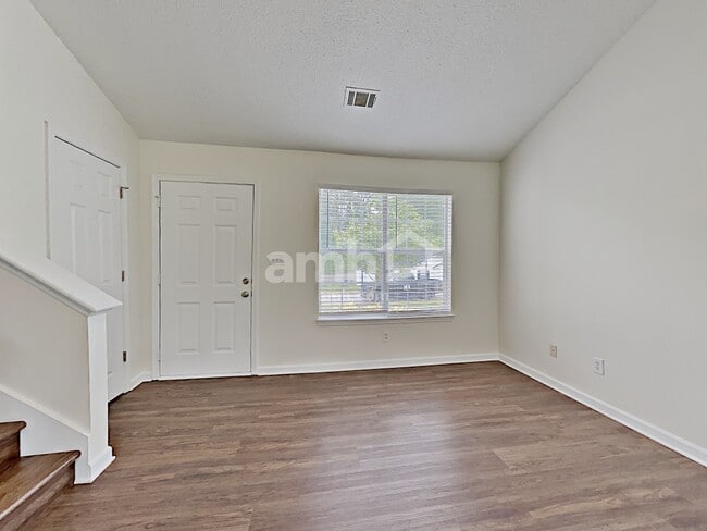 Building Photo - 7132 New Dale Rd