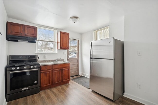 Building Photo - 1124 W 9th St