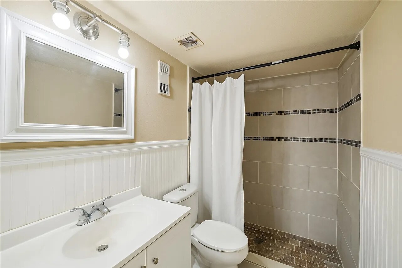 Building Photo - 12955 Woodforest Blvd