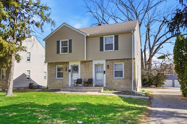 Building Photo - 1654 Ashland Ave