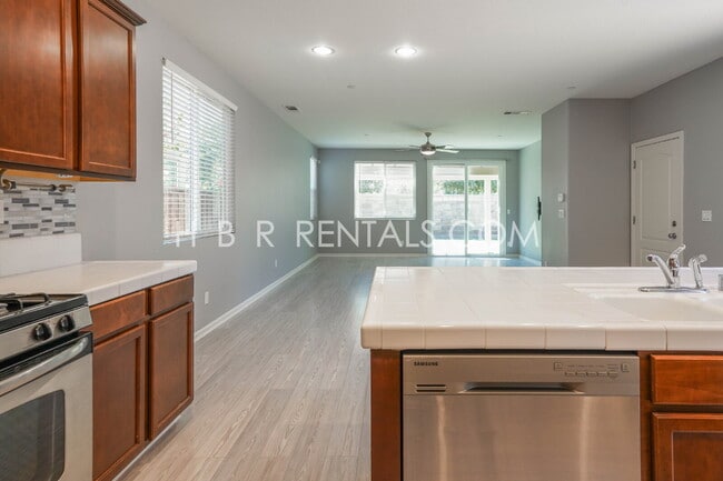 Building Photo - Questa Village: Spacious 3-Bedroom Retreat...