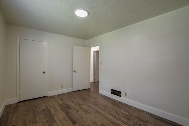 Building Photo - 1220 Ridge Rd