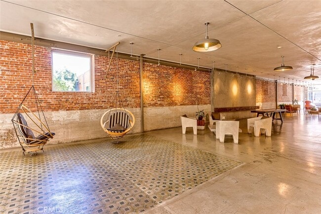 Building Photo - 527 Molino St