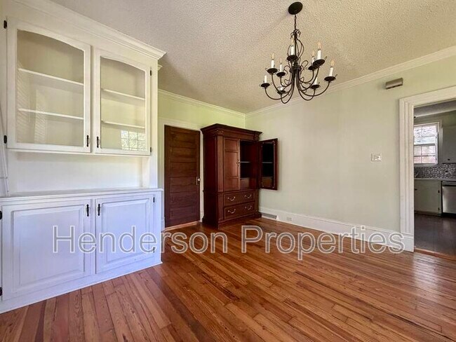 Building Photo - 319 N Mulberry St