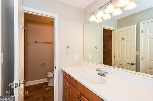 Building Photo - 1202 Pine Heights Dr NE