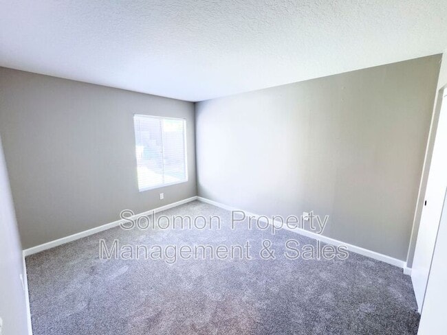 Building Photo - 905 Viewpoint Dr
