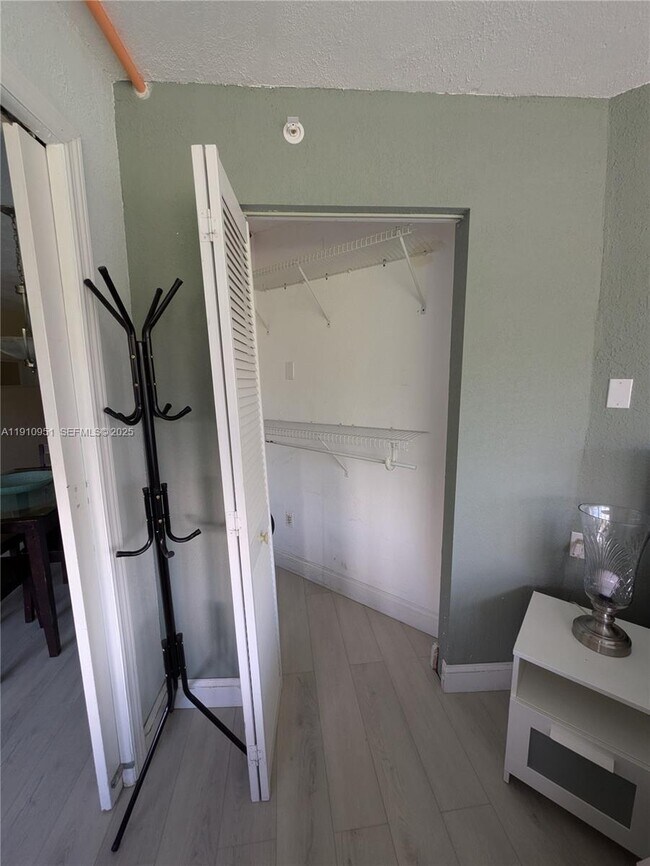 Building Photo - 1881 Washington Ave