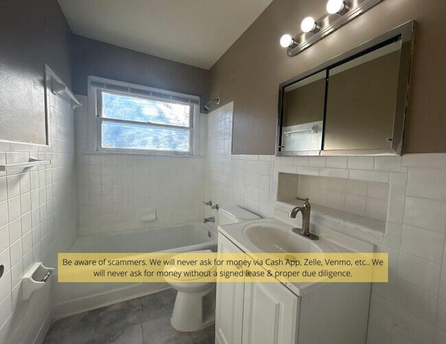 Building Photo - 1412 Broadlawns Ln