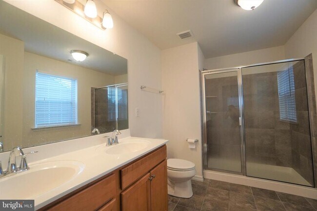 Building Photo - 1013 Chapman Cir