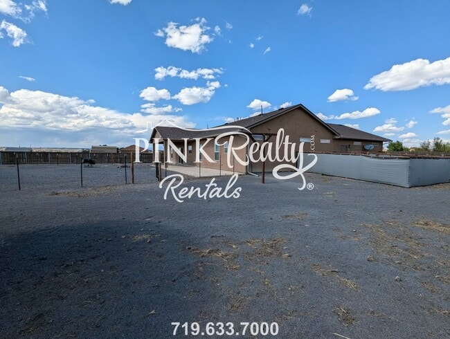 Building Photo - 1325 N Challenger Pl