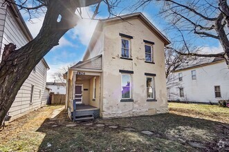 Building Photo - Four Bedroom Available in Dayton!