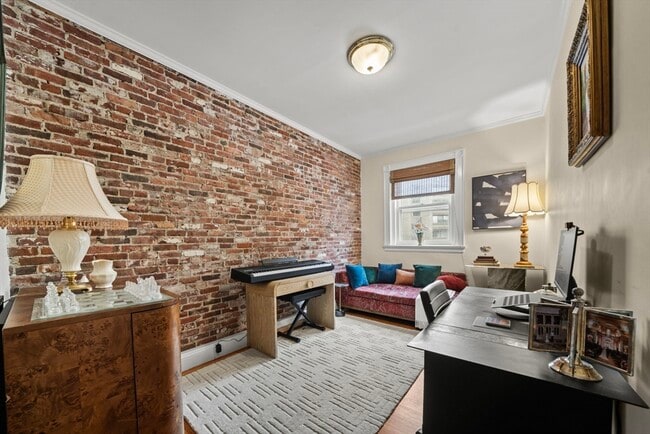 Building Photo - 9 Regent Cir