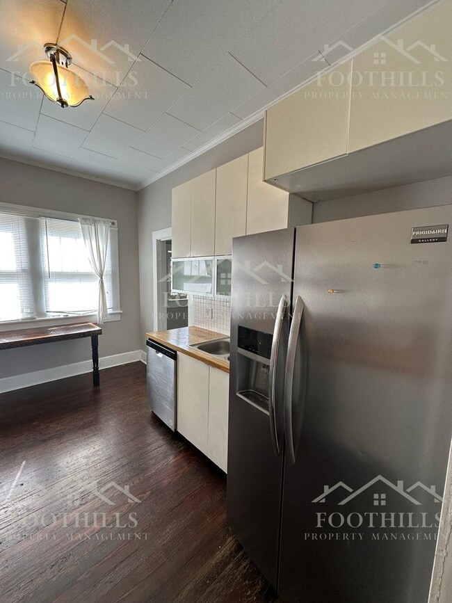 Building Photo - 3 Bedrooms | 2 Bathrooms | Near Anderson U...