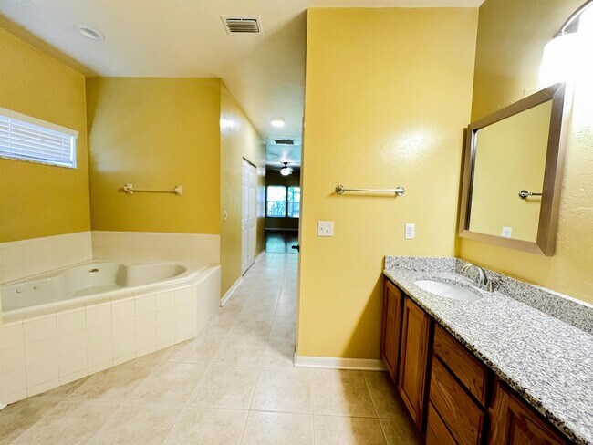 Building Photo - 8436 SW 77th Ave