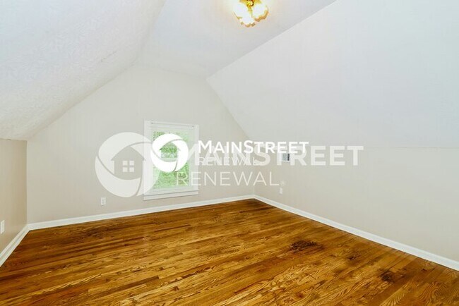 Building Photo - 5 Bedroom Pet-Friendly Home in Louisville,...