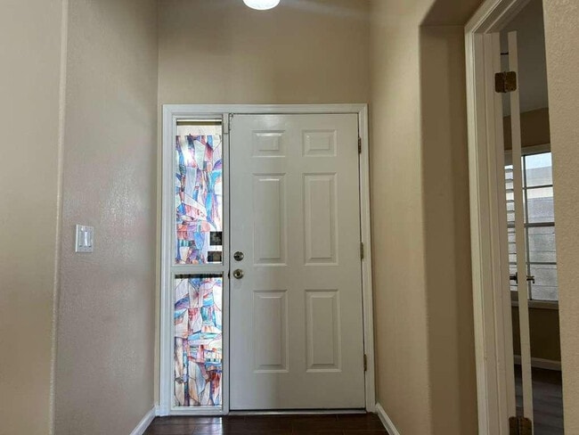 Building Photo - 15822 N 5th Ave