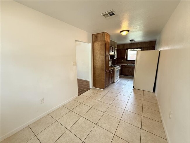 Building Photo - 1004 S 3rd St