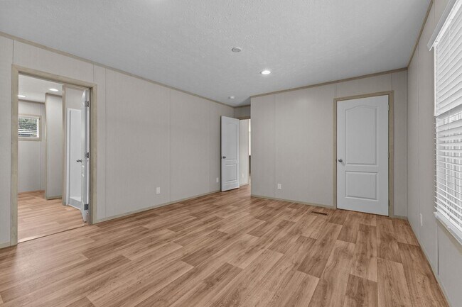 Building Photo - New build home on a spacious lot!