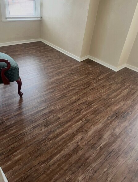 Building Photo - 915 Corbet St