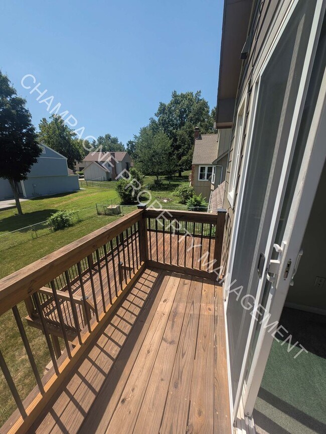 Building Photo - GORGEOUS LENEXA HOME FOR RENT - FLAT ROCK ...