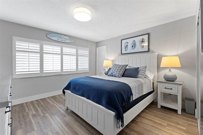 Building Photo - 3330 Gulf of Mexico Dr