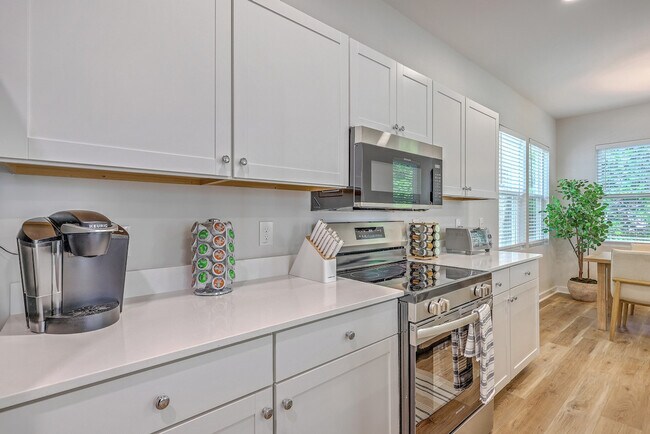Building Photo - 5754 Pilgrim Ave