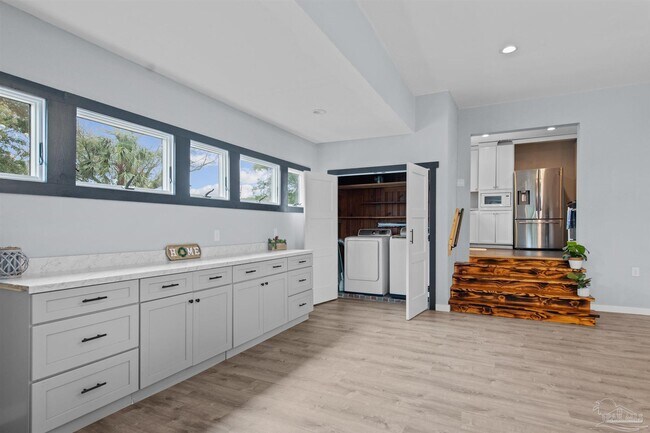 Building Photo - 1111 S Old Corry Field Rd