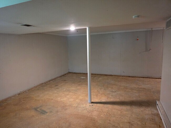 Building Photo - 4209 Defoe Dr