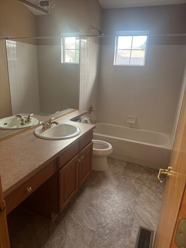 Building Photo - 5514 Saxon Ln